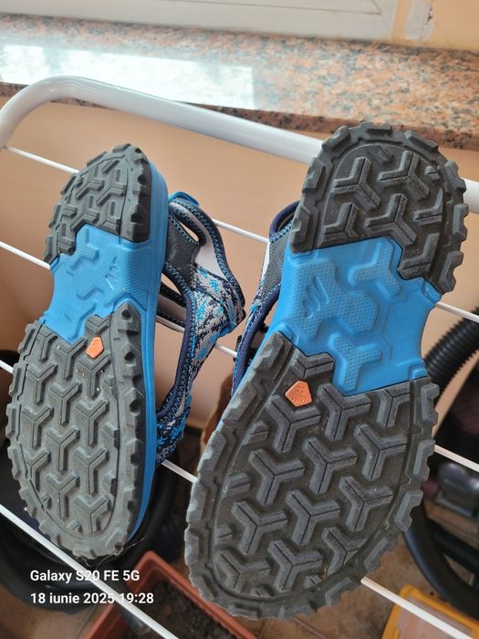 Sandale Quechua Dechatlon 34 aproape noi