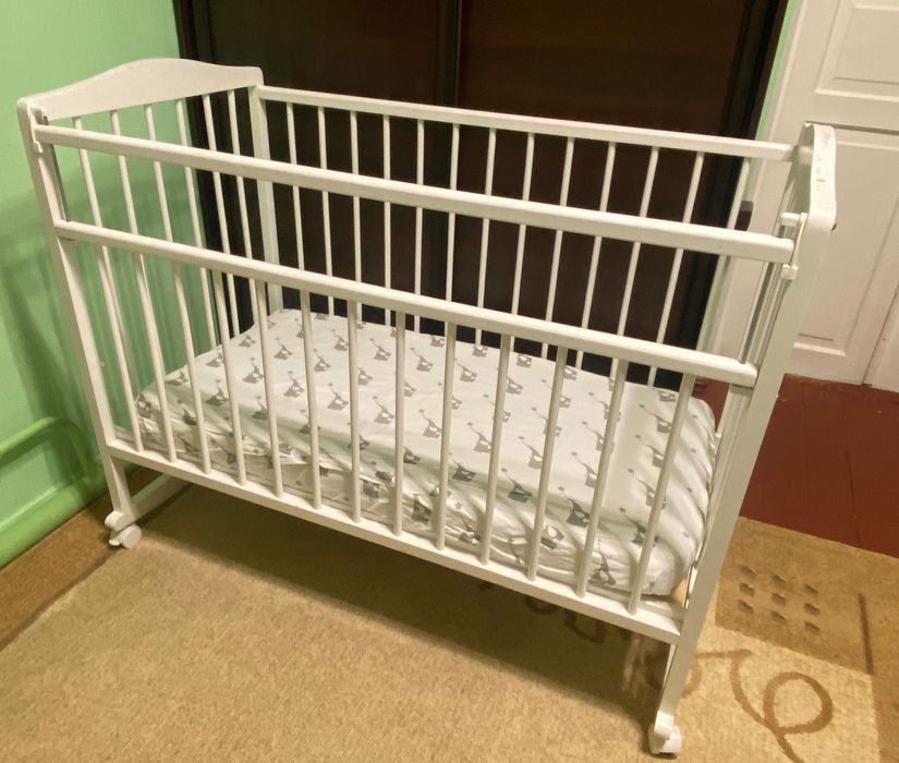 Детская деревянная кроватка