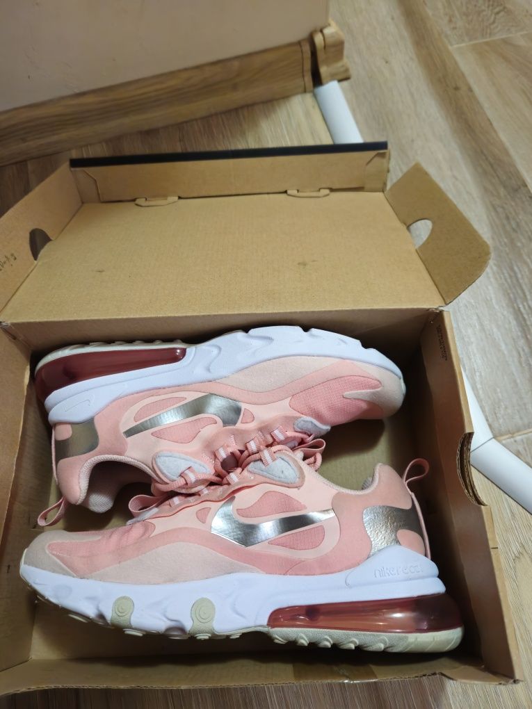 Nike Air Max 270 React Bleached Coral