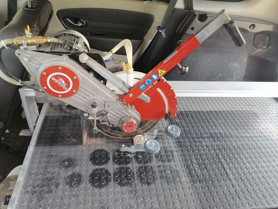 Mașina de tăiat pe apa raimondi zoe150