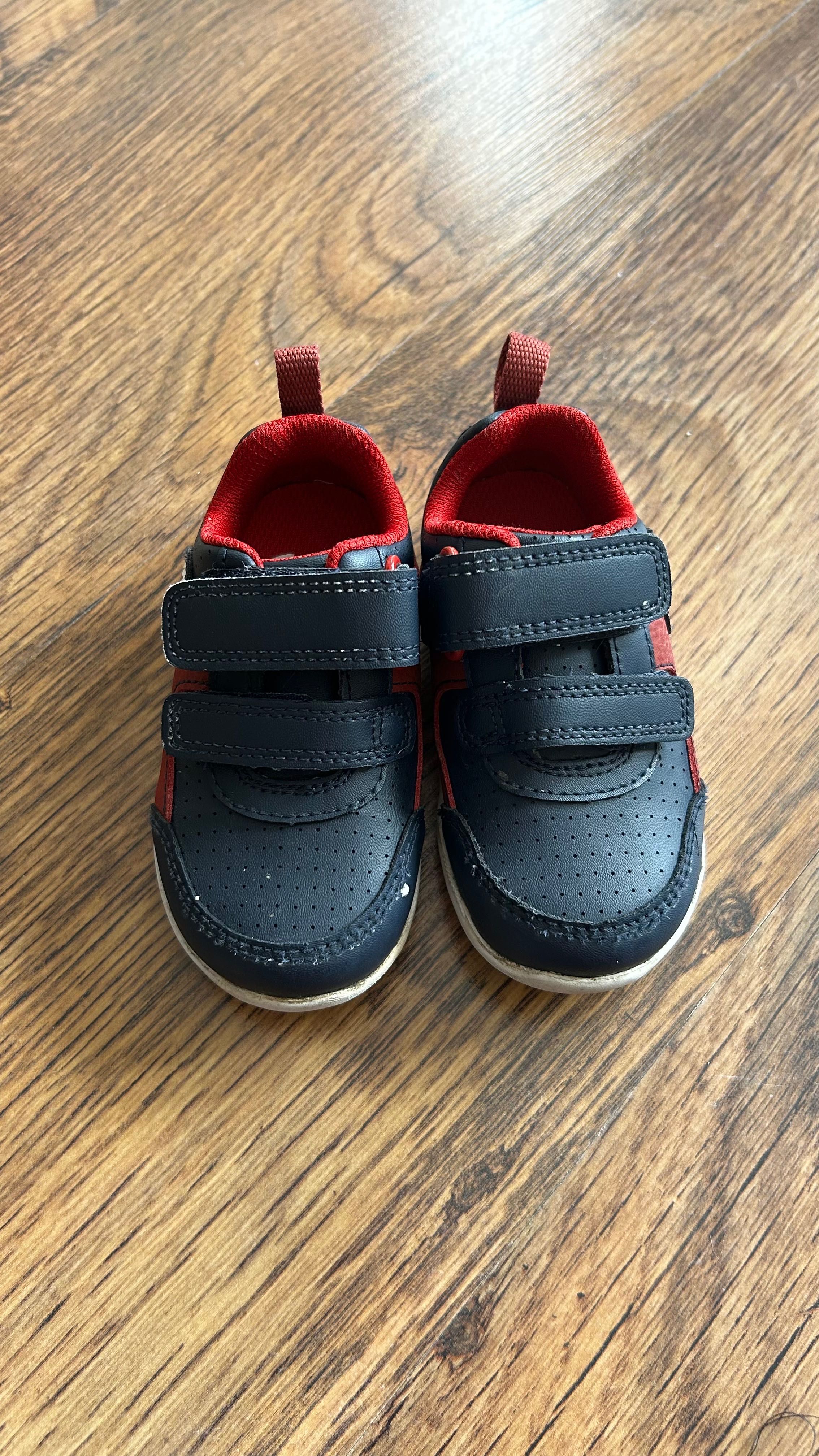 детски обувки Clarks
