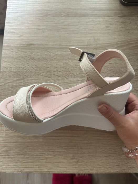 Дамски сандали на платформа