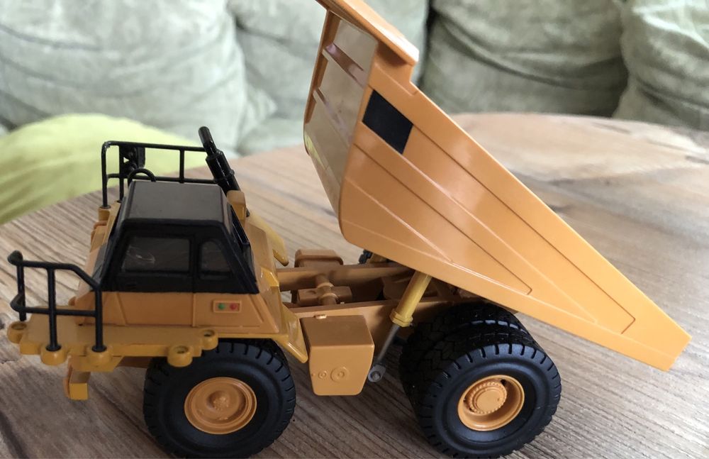 Макети на строителни машини различни мащаби