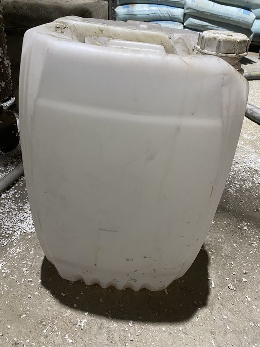 Пластиковые канистры 30л и 32л