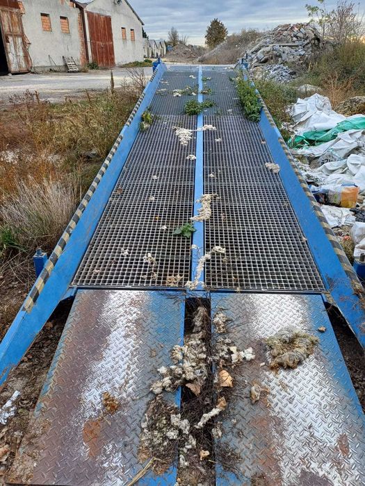 Se vinde presă peleti stivuitor rampa tir