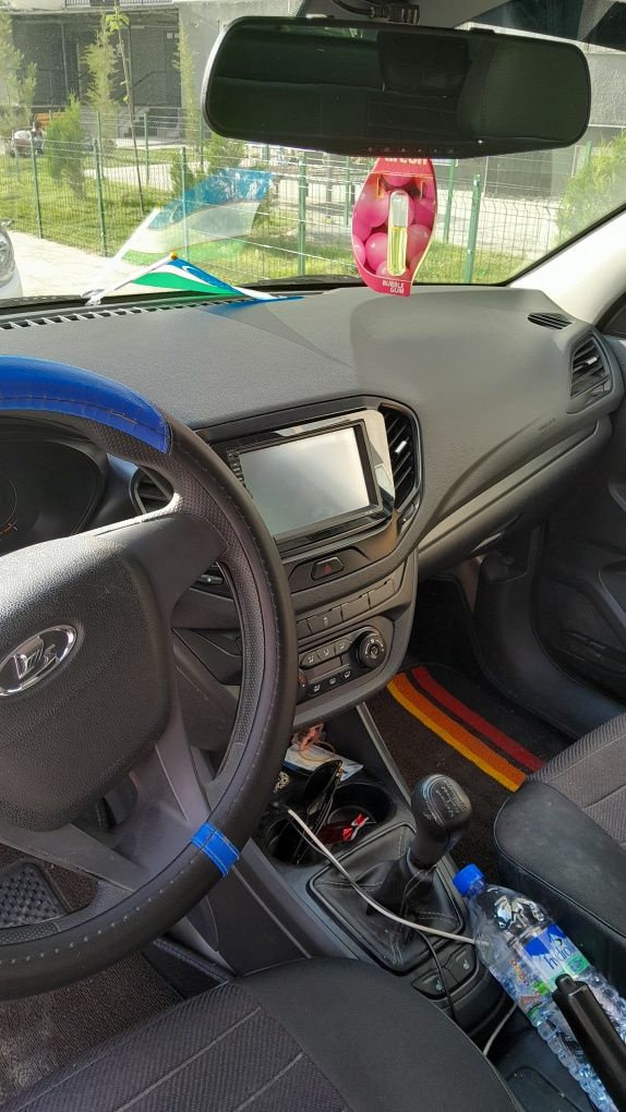 Lada vesta sotiladi srochno 7000$