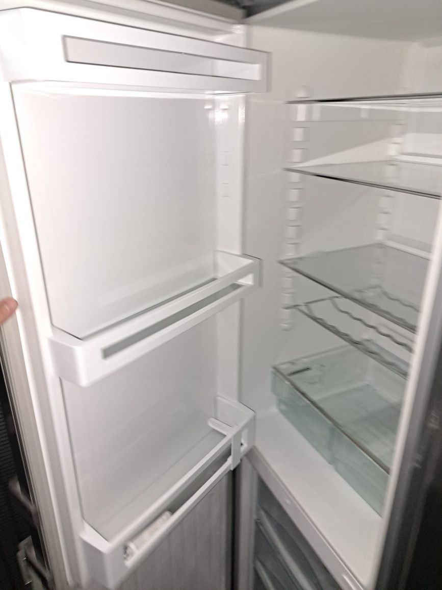 Хладилник с фризер Либхер/Liebherr инокс 304 литра
