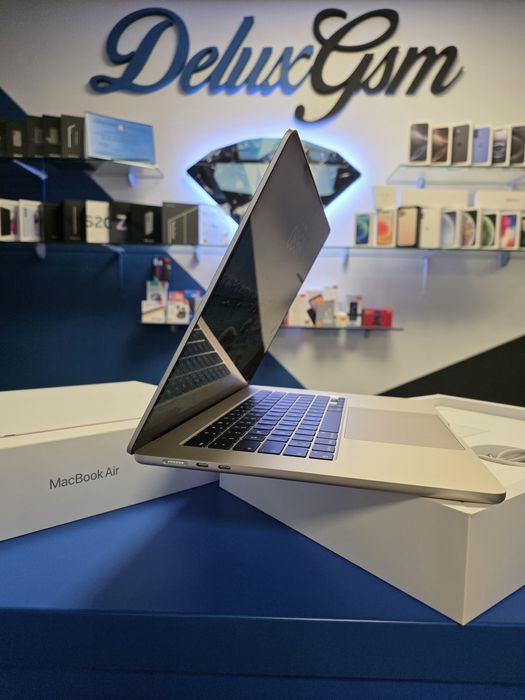 MacBook Air / Starlight / M3 / 16/256GB / 15" / DeluxGSM