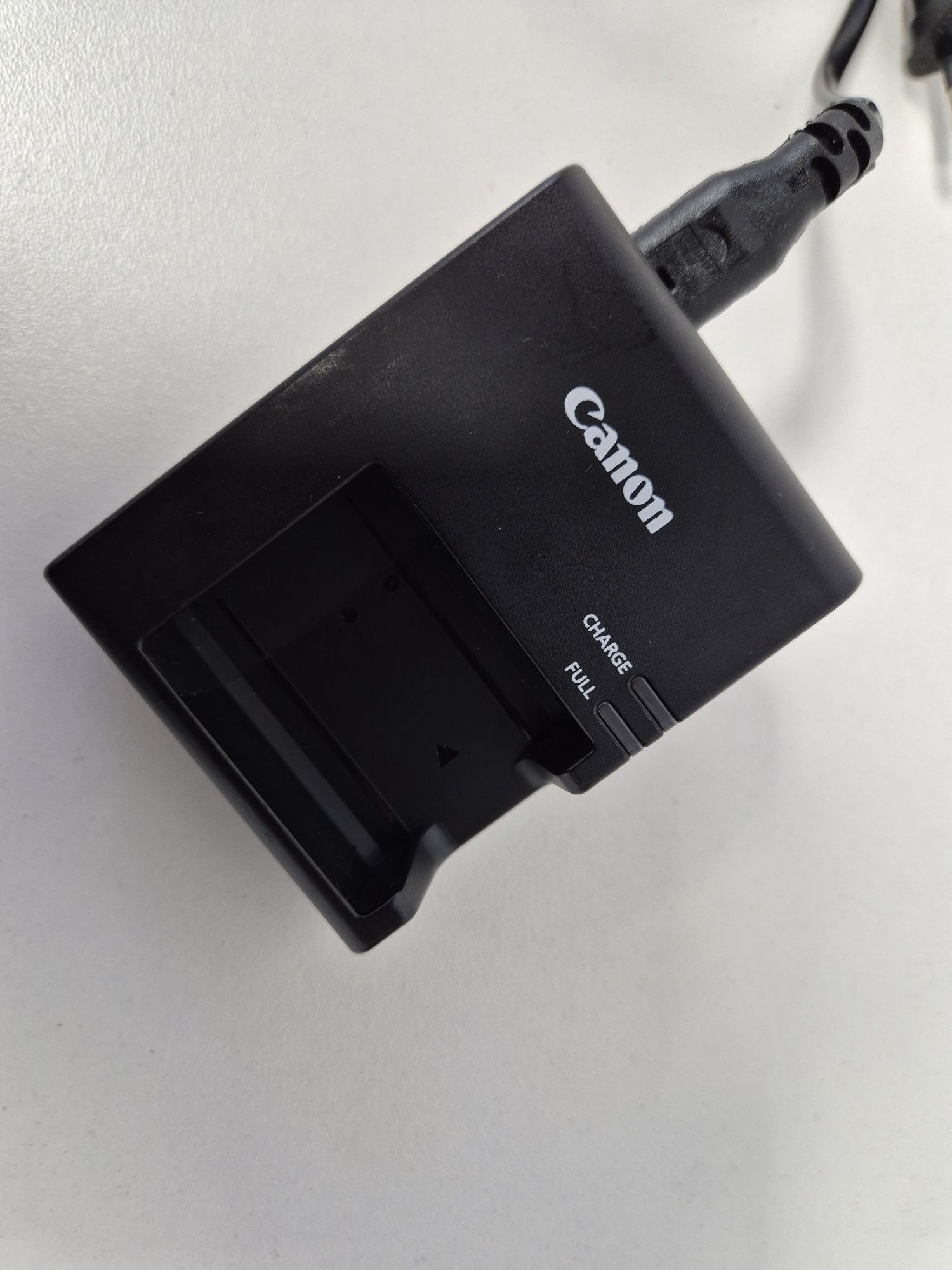 Оригинално зарядно Canon LC-E10E