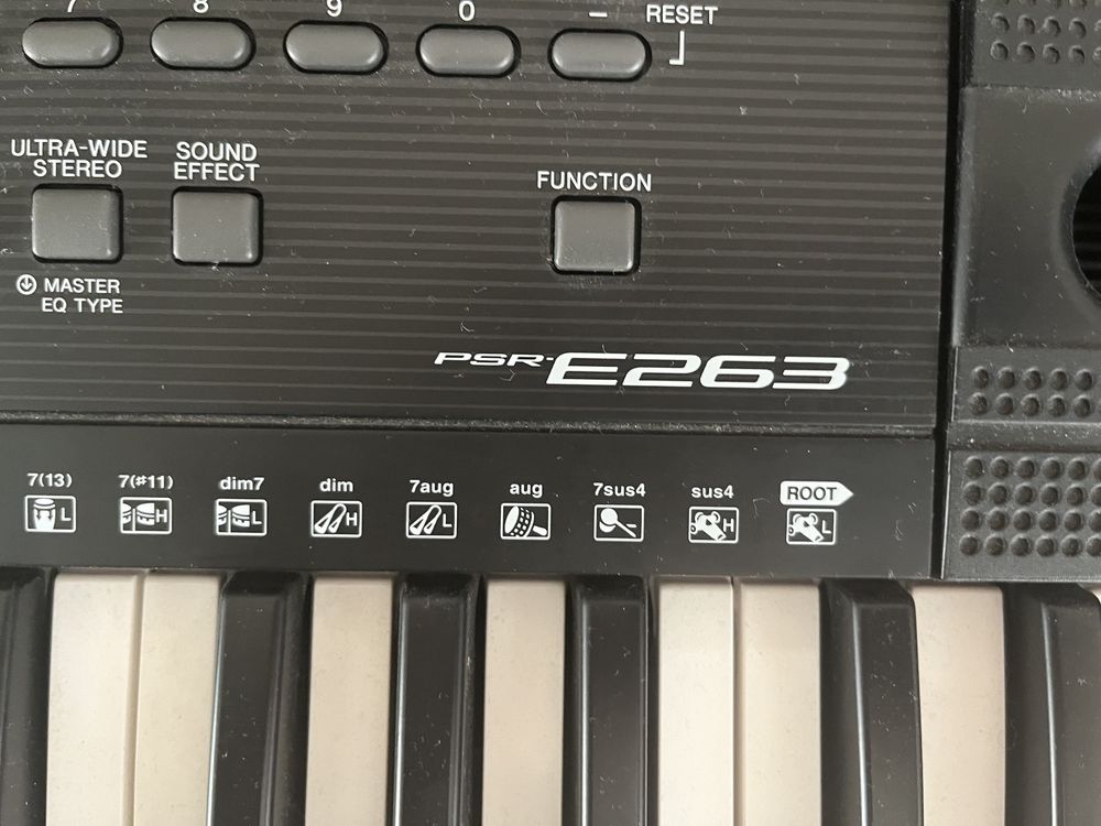 Yamaha psr E263 синтезатор+ подставка