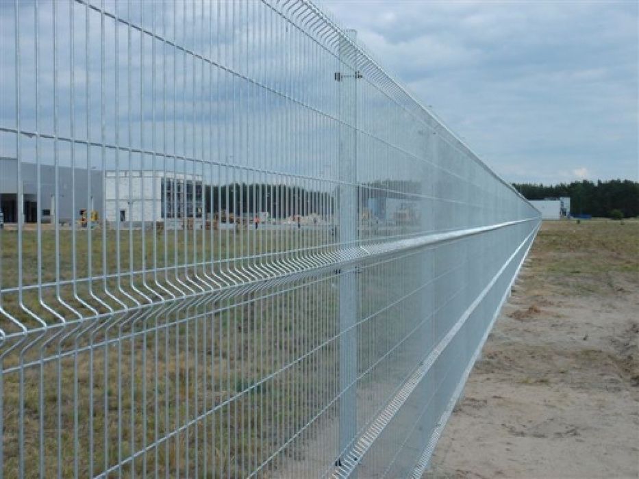 Construim garduri din plasă bordurata