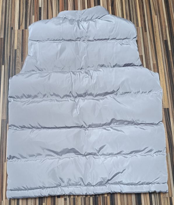 Vând veste noi de bărbați Boss