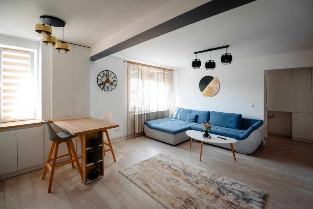 Închiriez apartament ultracentral 2 camere /etajul 2/modernizat
