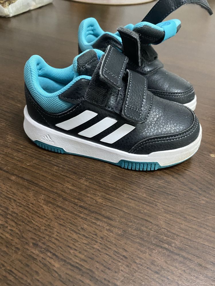 Pantofi Adidas copii.