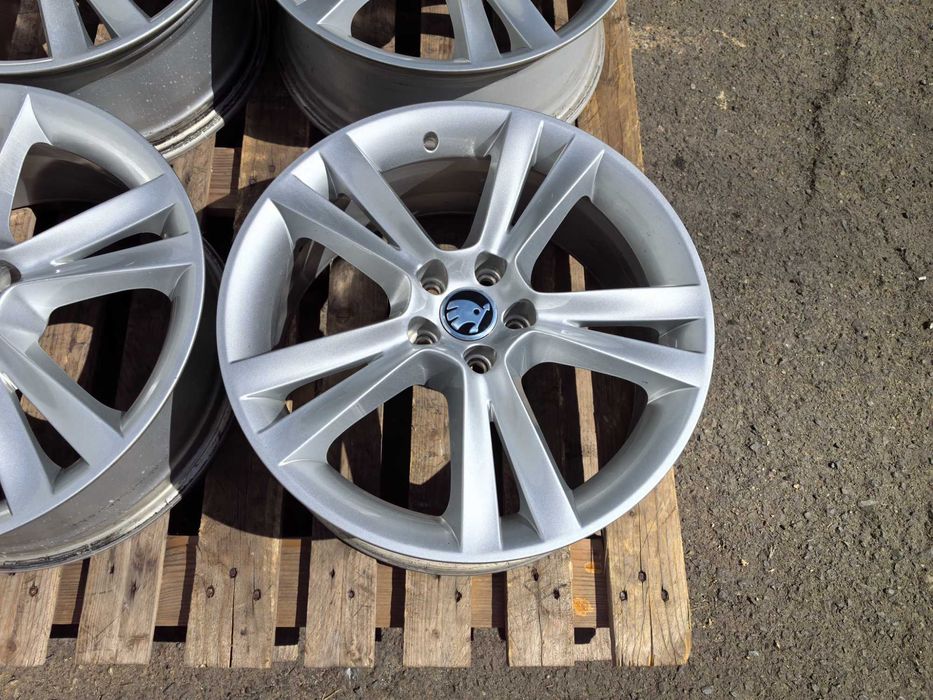 17 цола 5 х 100 мм Сеат / Шкода / Фолксваген - 7 Инча / ЕТ 43