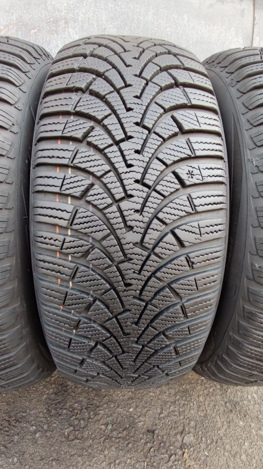 4бр. зимни гуми 205/55/16 GoodYear Ultra Grip 
dot22
8mm
Добро състоян