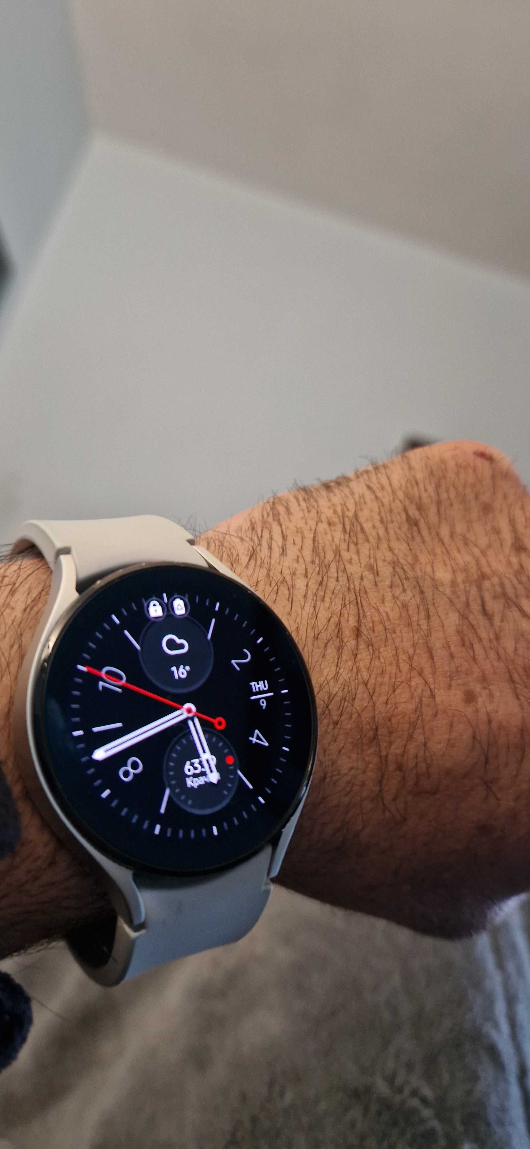 Samsung Galaxy Watch 4 
 44mm LTE.