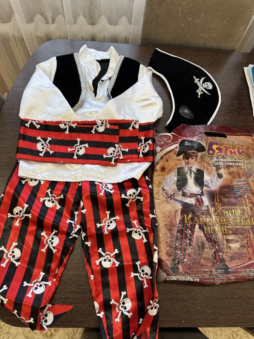 Костюм пирата  красивый, на размер 116-122
