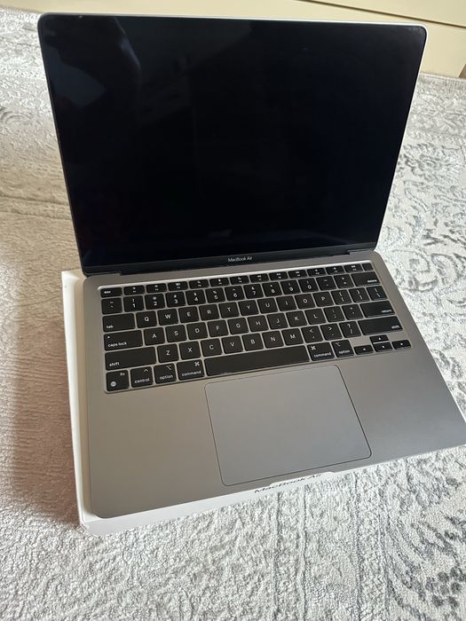 Продается Macbook Air 13 256гб 2020