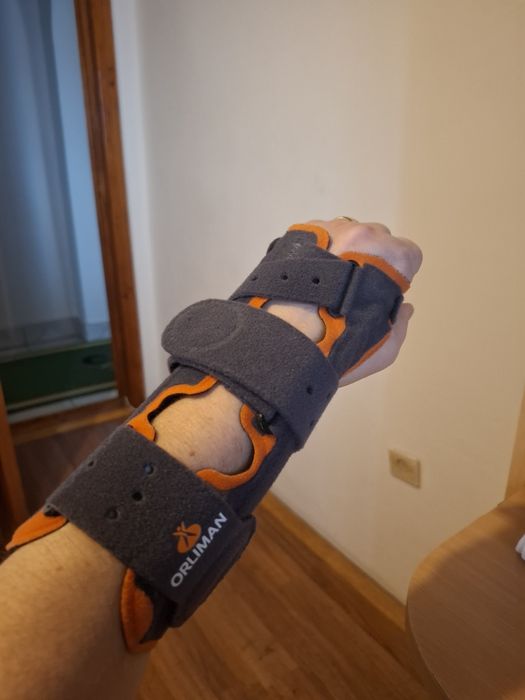 Orteză de încheietura mâinii, ameliorează simptome de Tunel Carpian