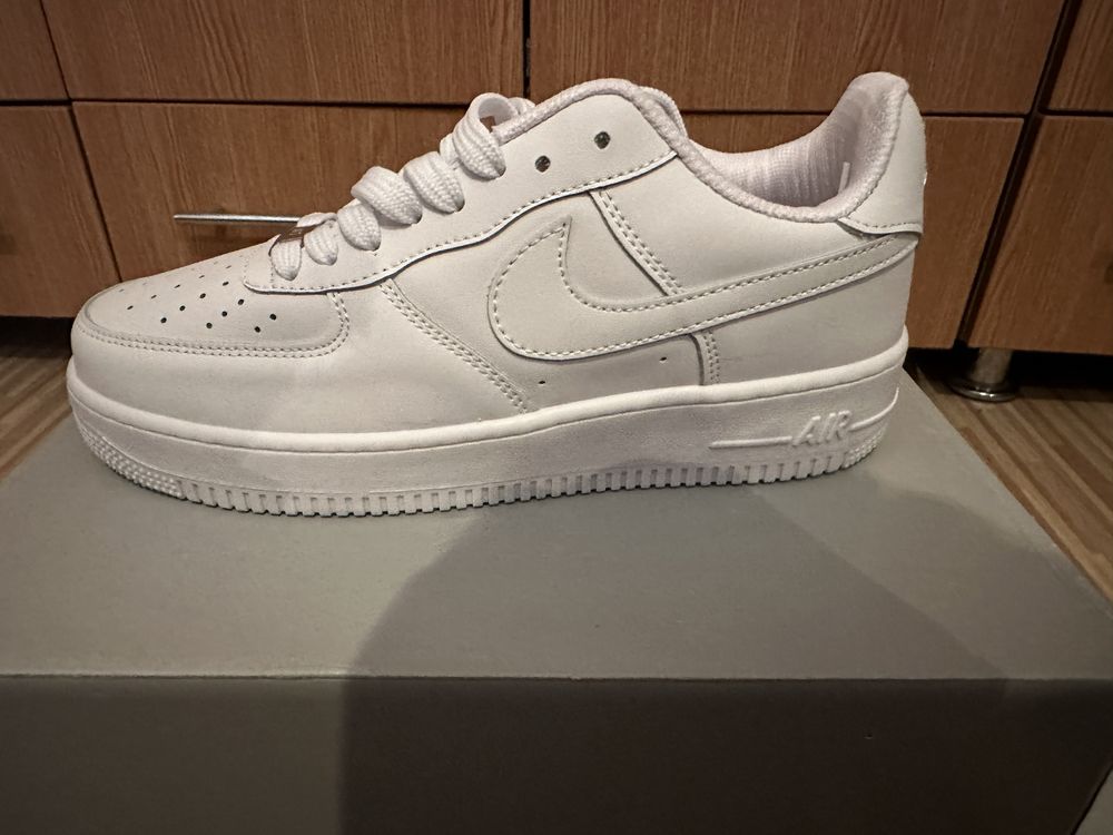 Adidasi Nike Air Force 1 Triple White