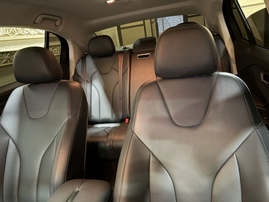 Sotiladi Hongqi eqm-5 450 tali toza 35500 km yurgan qora rangli