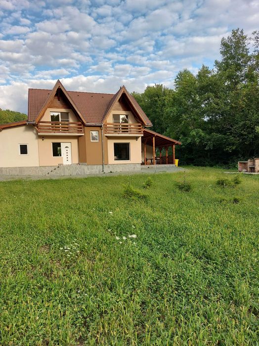 Închiriez casa noua pe termen lung in Carbunari.