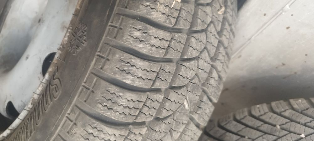 Зимни Гуми с джанти 185 65 14