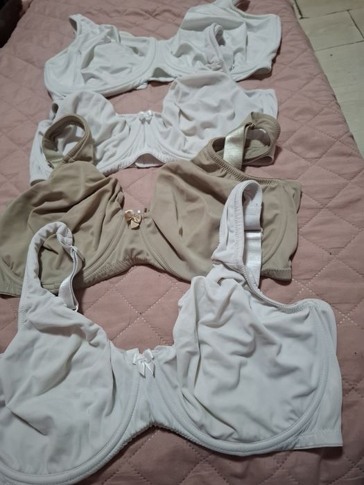Продавам сутиени 105е,105ф
