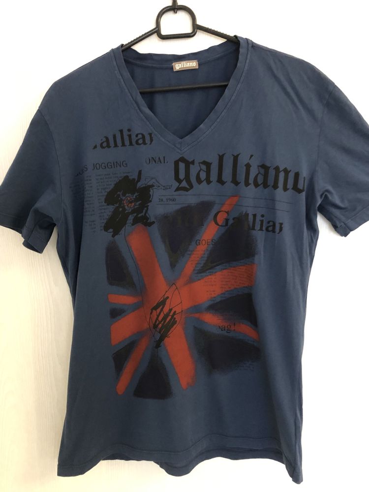 Оригинална мъжка тениска Galliano,размер м/л.