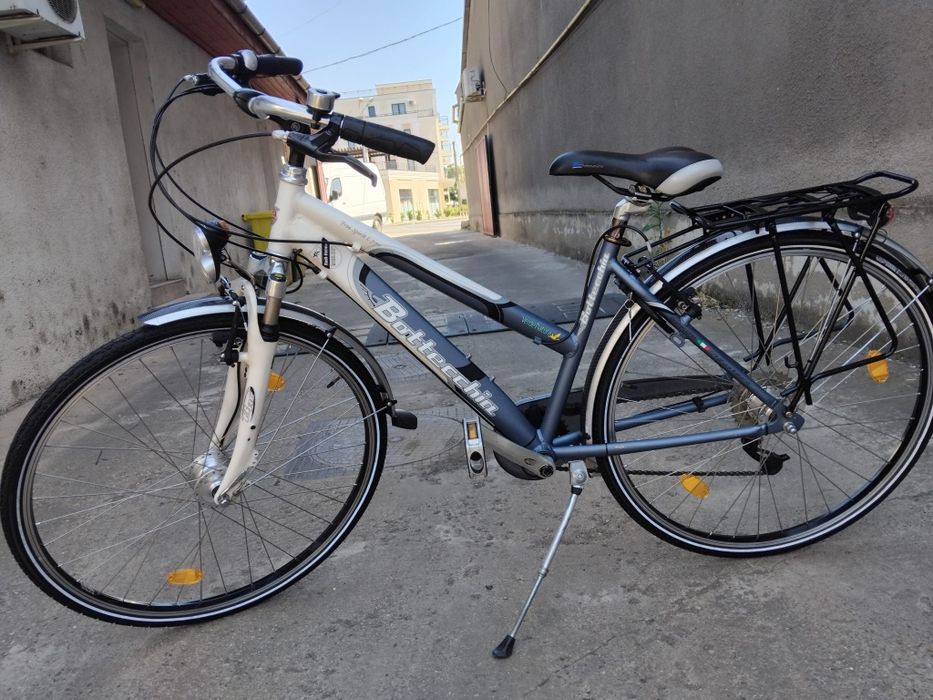 Vând bicicleta din aluminiu pentru damă