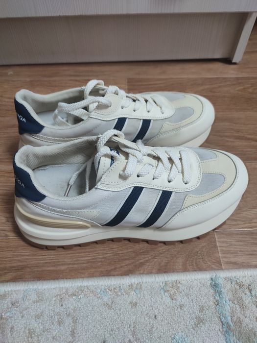 Продам женские кроссовки