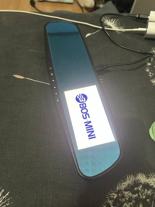 Регистратор и зеркало заднего вида