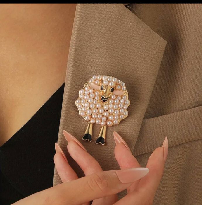 Бутикови брошки за всеки повод.