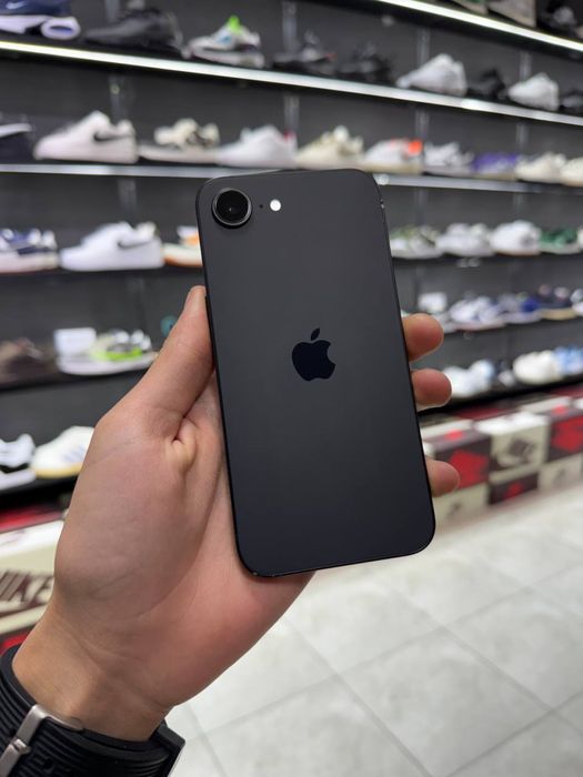 Iphone 16e 128 gb , 100% yomkist sotiladi srochniyga!