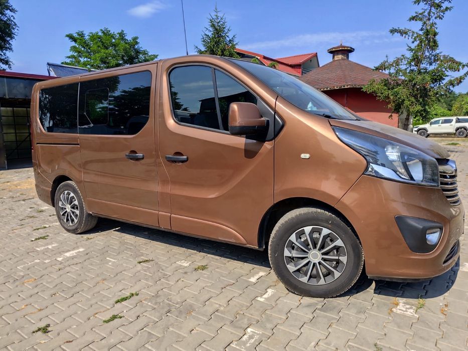 Opel Vivaro 8+1 2016 5 usi