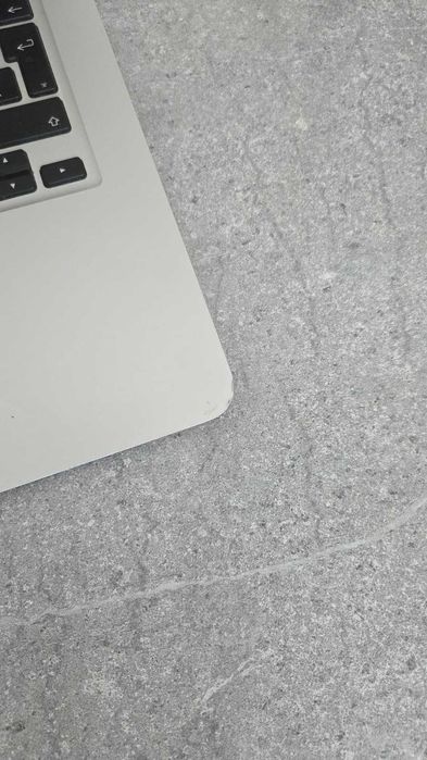 MacBook Air (2014) în stare acceptabilă + încărcător original