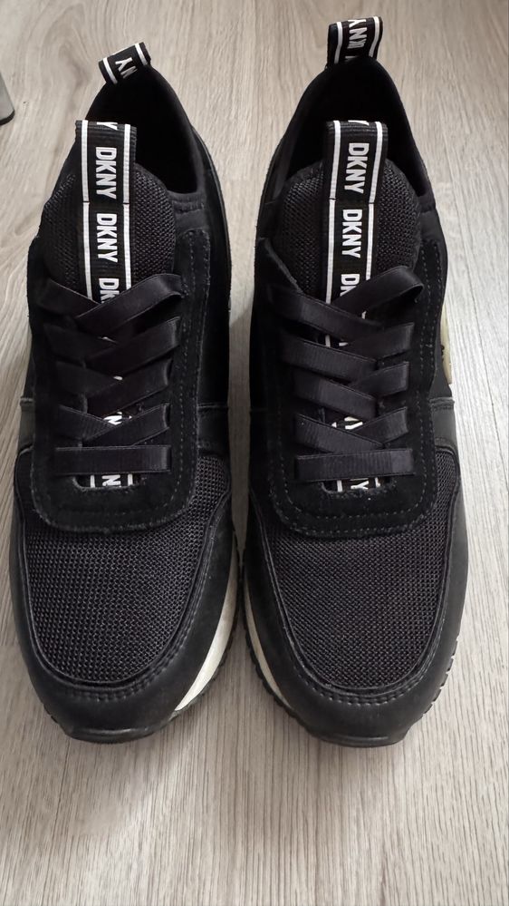 DKNY маратонки черни
