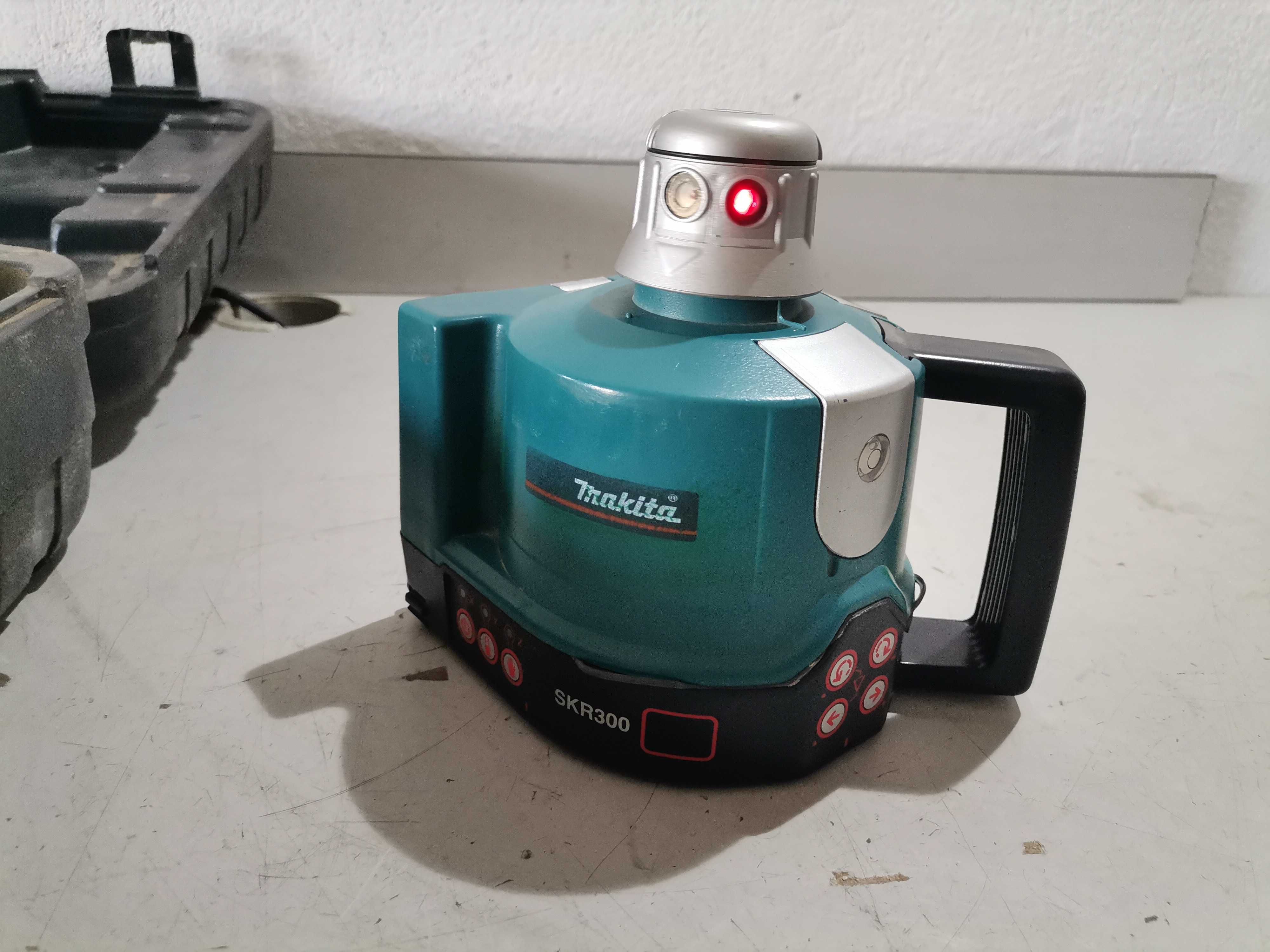 Makita SKR300 лазерен нивелир