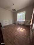 Apartament central, la casa , ,curte comuna,posibilitate spatiu comerc