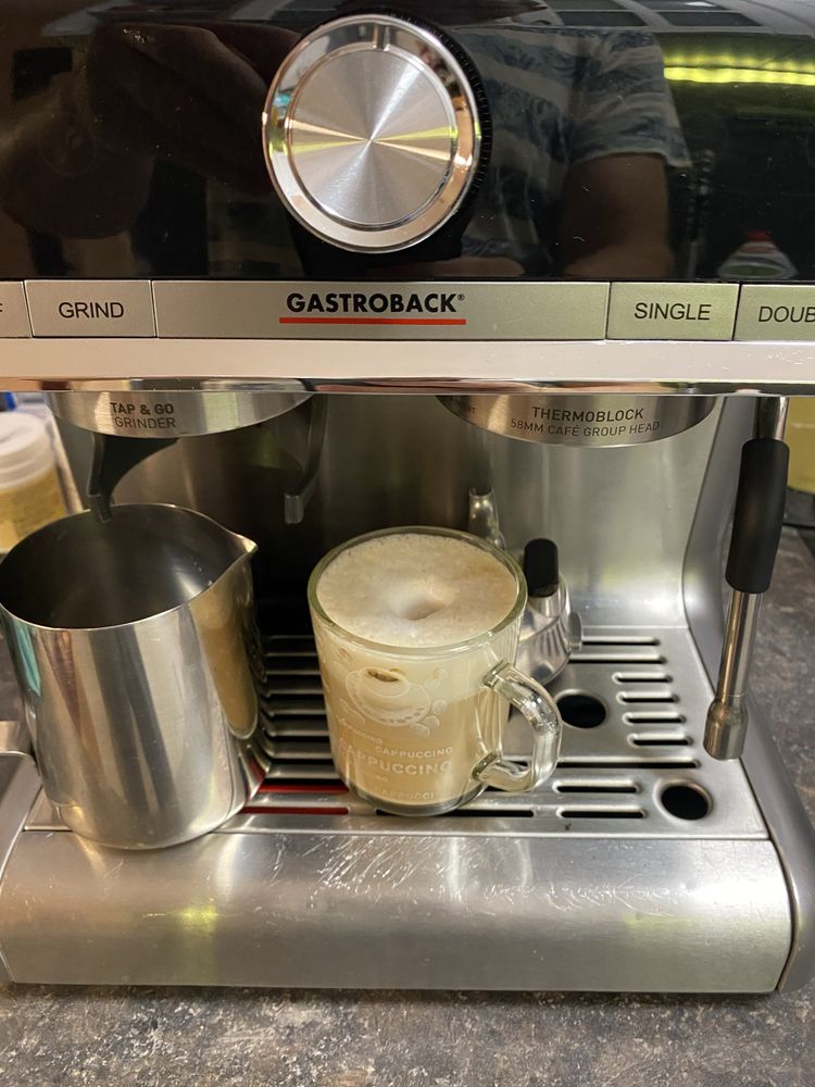 Продавам професионална кафемашина Gastroback ESPRESSO BARISTA PRO