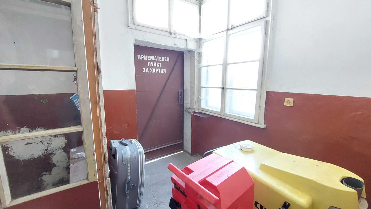 Продава се Магазин в Габрово, Център - 30 кв.м за 391 €/кв.м - Снимка #2