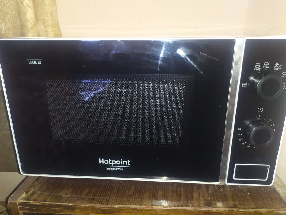 Продаю микроволновую печь бу