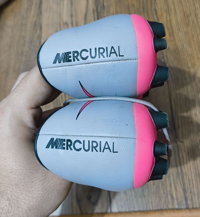 Ghete fotbal Nike mercurial