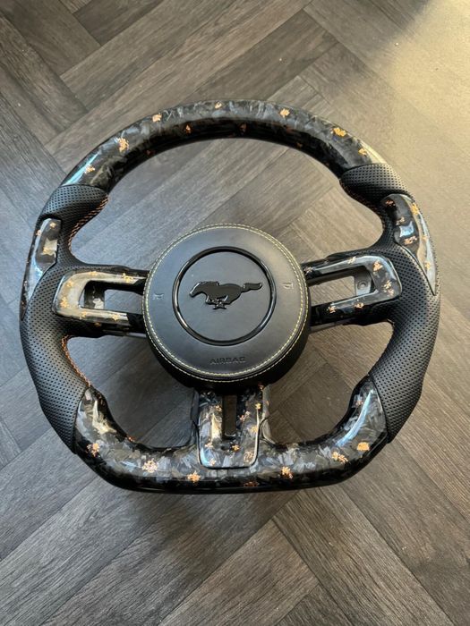 Volan Ford Mustang 2015-2023 Custom Carbon Forjat cu foita de aur