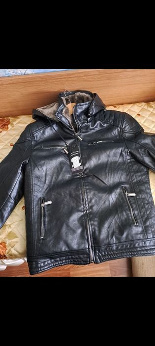 Мъжко кожено яке 70лв.