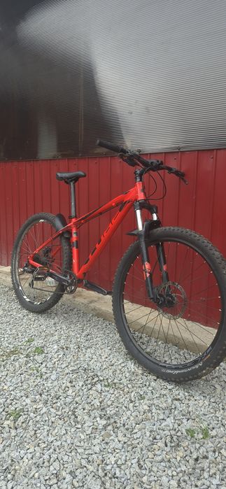 Vând bicicleta CUBE