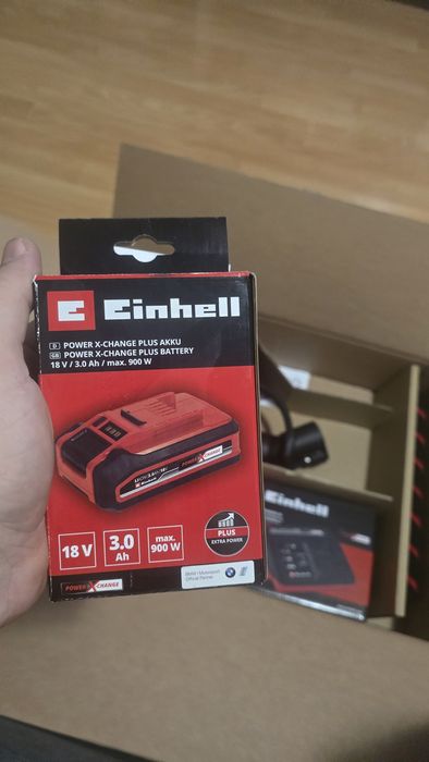 Cap aspirator rotativ pe acululator