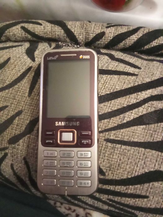 Продам телефонСамсунг