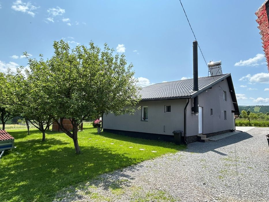 Vând casă cu teren